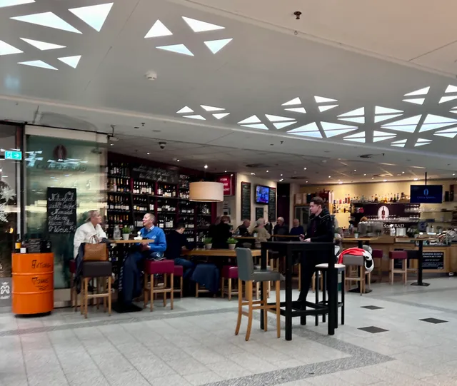 Carl & Konrad | Wein - Espresso - Bar