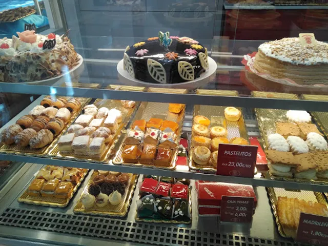 Pastelería La Madrileña de Alba de Tormes - Tienda en Salamanca, C/ María Auxiliadora-