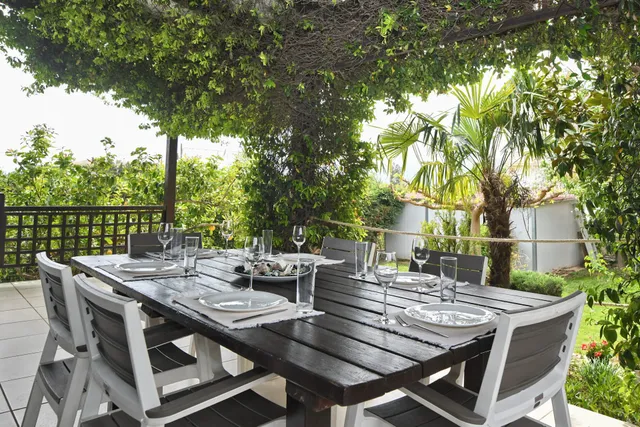 Marathon family villa