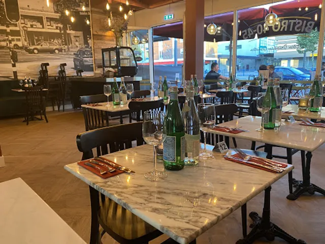 Bistro 40-45