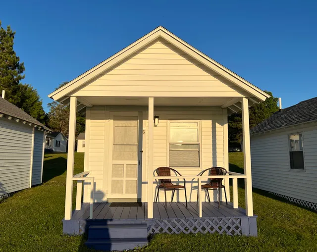 Emery's Cottages On the Shore