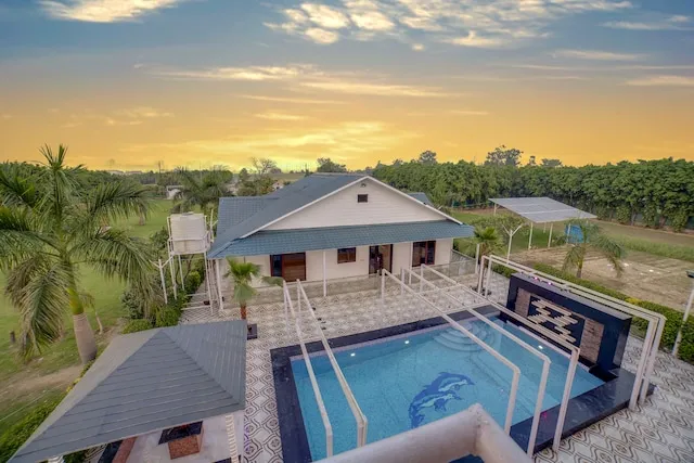 Belvilla Premium Farm-stay with private pool