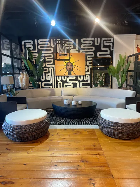 Rhen.Ovations Studio