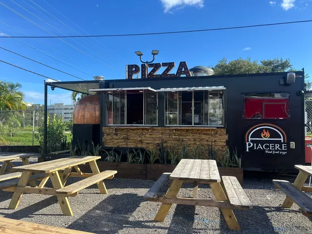 Piacere Wood Fired Pizza