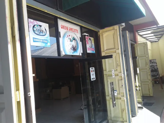 D' Relazion Resto & Cafe