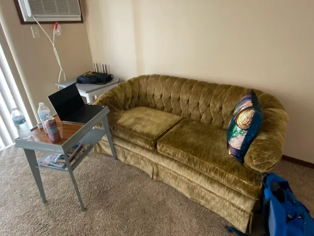 J R's Furniture & Antiques