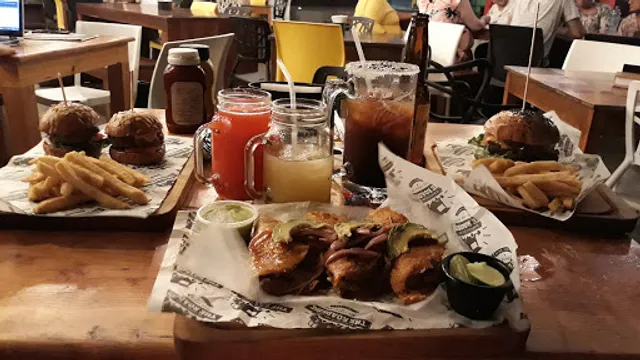 The Road Side Faja de Oro Tampico