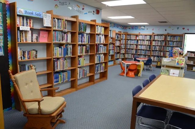 Creve Coeur Public library