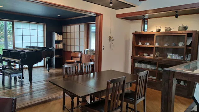 GALLERY.BOOK.CAFE DEN