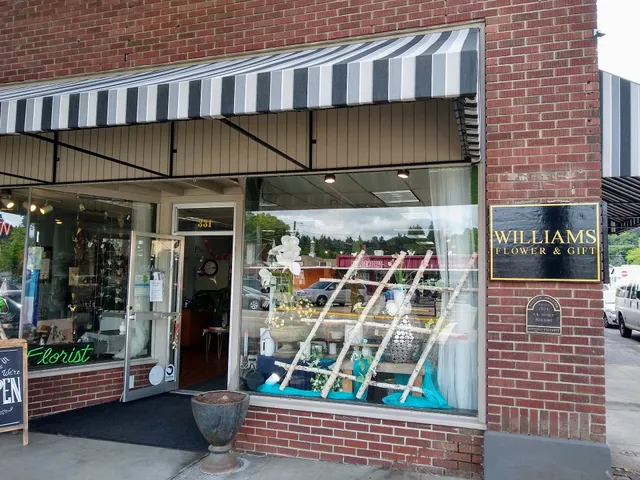 Williams Flower & Gift - Shelton Florist