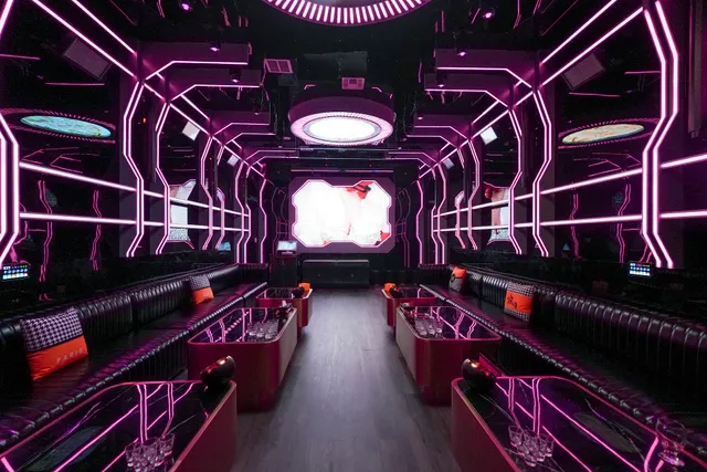 The Grand Restaurant & Lounge