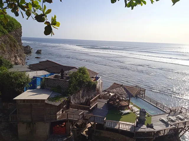 LaBomie Uluwatu