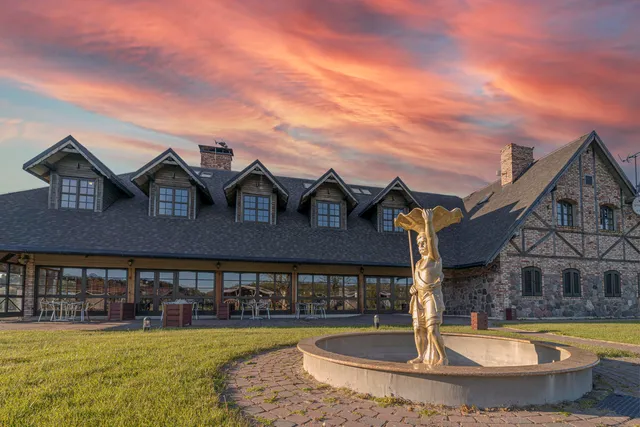 Rakari, Viesu nams, restorāns, kempings pie jūras.