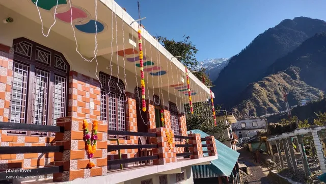 Gaurav hotel jankichatti