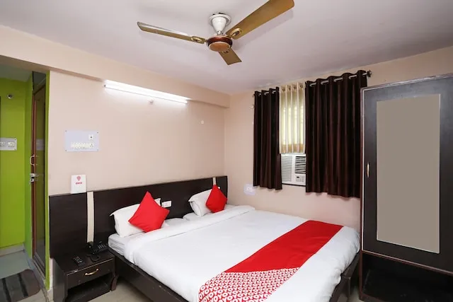 OYO 28096 Hotel Chanakya Vihar