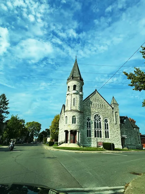Chalmers United Church