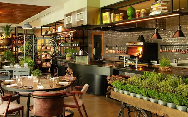 Erva Restaurant & Bar