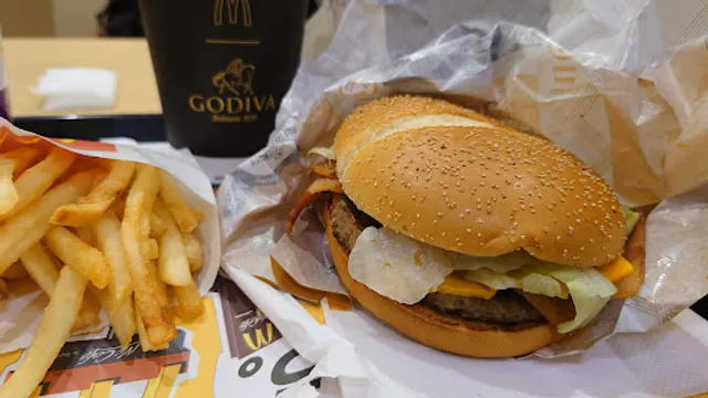 McDonald's Kōhoku Mosaic Mall