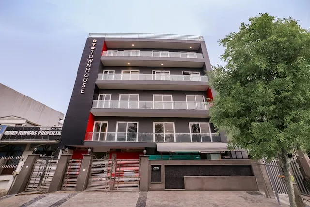 OYO Townhouse 285 Saltstayz Sector 39 Near Medanta Hospital