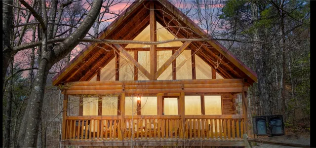 Bears Escape of Mountain Sunset Cabins