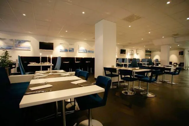 Aqua Dinner & Drinks