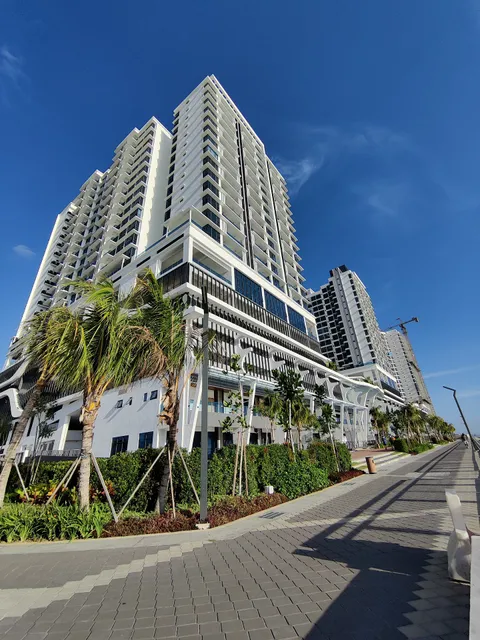 Queens Waterfront Viewing Spot