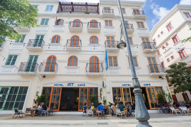 AT HOTEL & CAFE PHÚ QUỐC