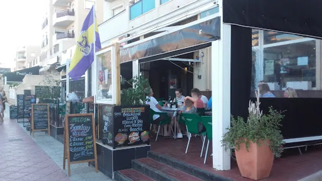 MILOS BAR