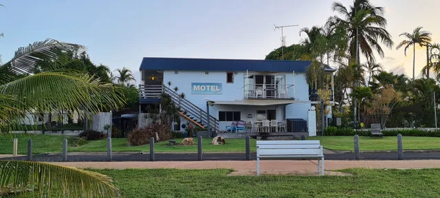 Cardwell Beachfront Motel