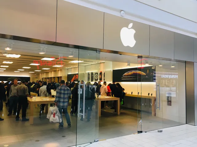 Apple Freehold Raceway Mall