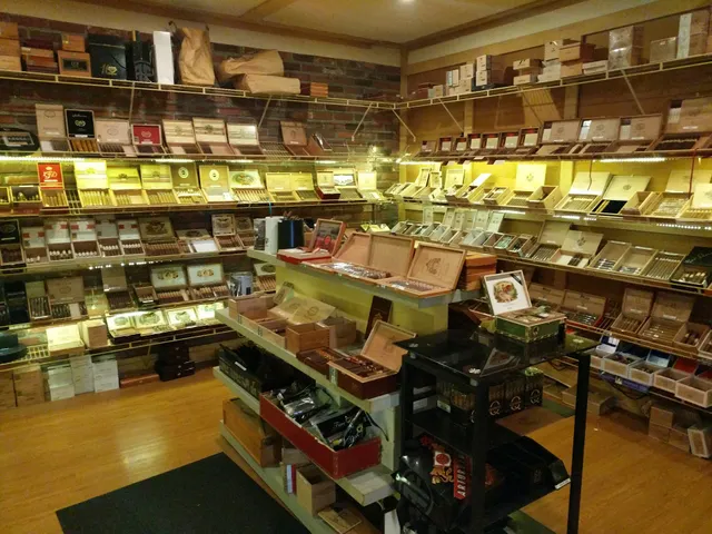 Royal 10 Cigar & Tobacco