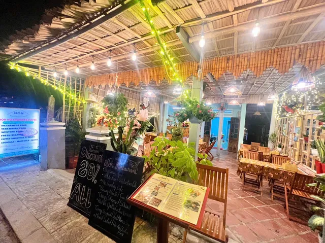 Nón Restaurant (Vietnamese food)