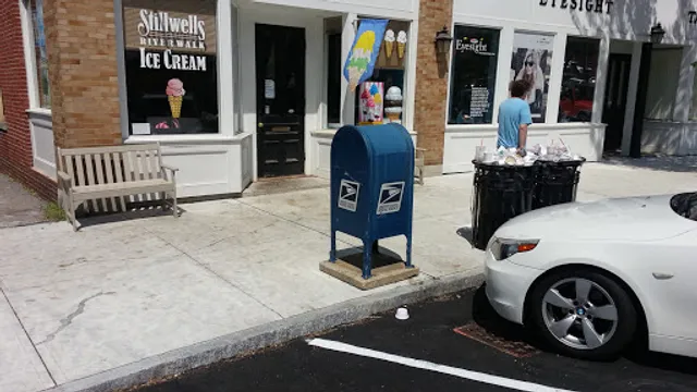 Stillwells Riverwalk Ice Cream