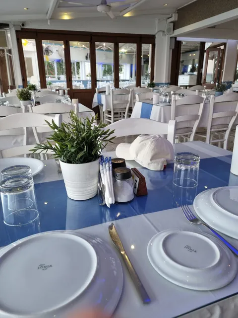 Charmers Fish Tavern & Steak House