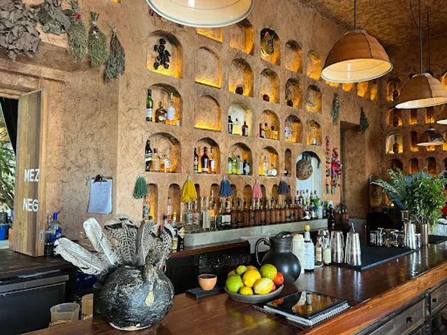 Los Amantes Mezcalería