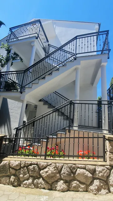 Apartment and rooms Bicanic