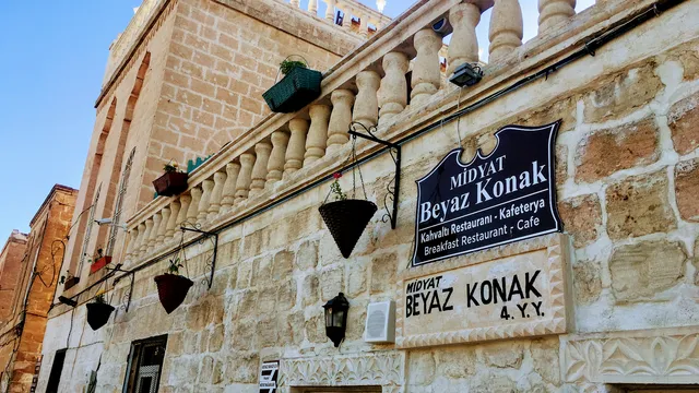 MİDYAT BEYAZ KONAK YÖRESEL SERPME KAHVALTI KAFE RESTORAN&TARİHİ KONAK