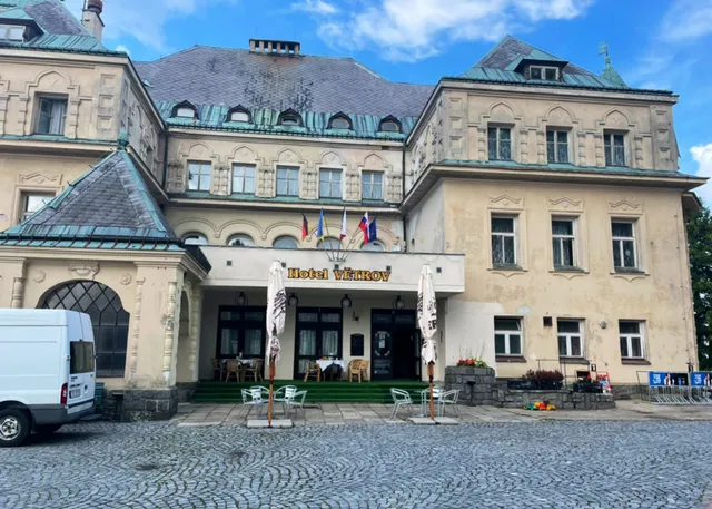 Kramářův Zámek (Hotel Větrov)