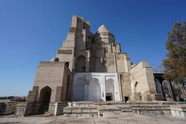 Dor Us-Siyodat Mausoleum