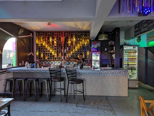 Vas Que Vuelas Mezcalería