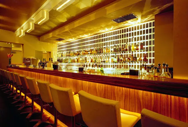 LUJAH Restaurant - Lounge - Bar