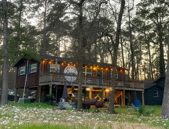 Blue Canoe Lakeside Cabin