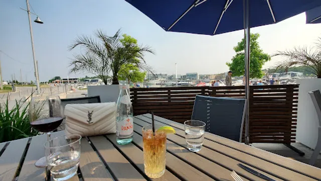 Avenue Friday Harbour