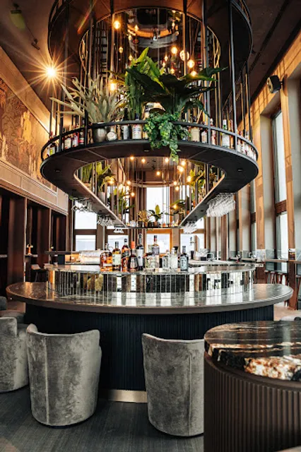 15 High Restaurant & Bar