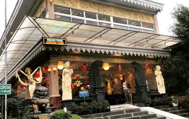 Seruni Hotel Hobbit House