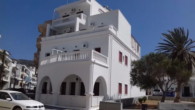 White House Hotel-Apartments