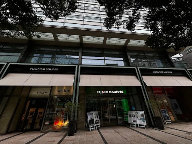 FUJIFILM SQUARE