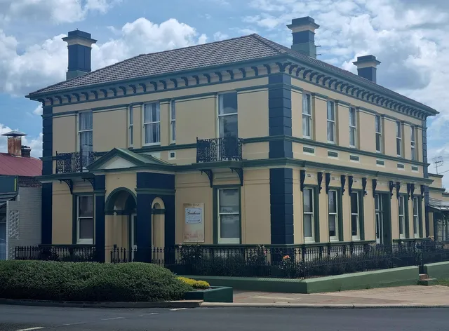 The Bank Guesthouse Glen Innes