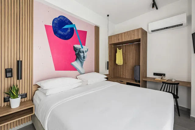 The Q Hotel and Café