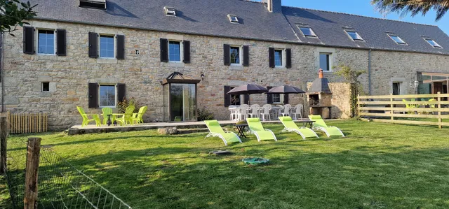La Ferme de l'Étang : Gîtes Côte Granit Rose, grande capacité, proche plages, Perros-Guirec et Lannion, Côte d'Amor, Bretagne